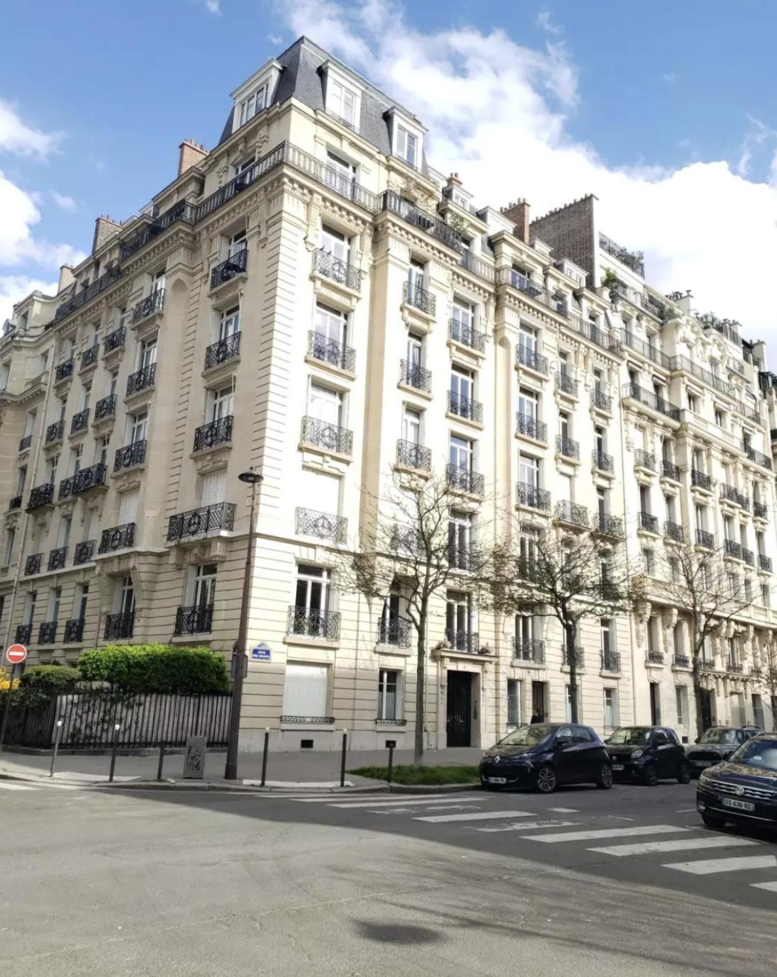 Champs De Mars Deschanel Apartment Paris